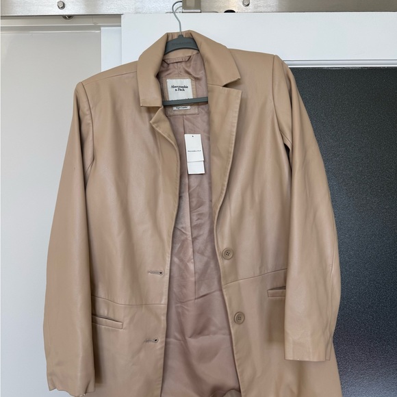 Abercrombie & Fitch Women's Tan Vegan Leather Blazer - Picture 2 of 9